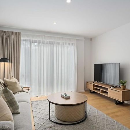 Alps And Lake Retreat Wanaka Albert Town Extérieur photo