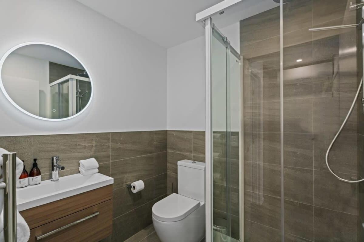 Alps And Lake Retreat Wanaka Albert Town Extérieur photo