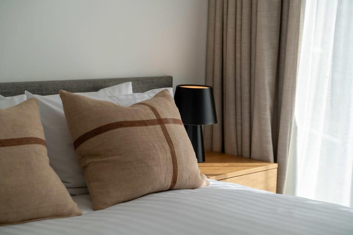 Alps And Lake Retreat Wanaka Albert Town Extérieur photo