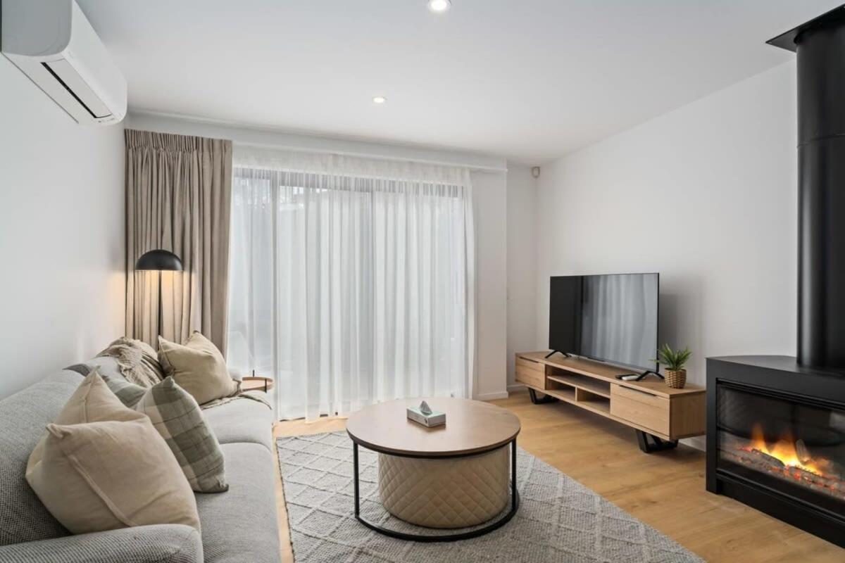 Alps And Lake Retreat Wanaka Albert Town Extérieur photo
