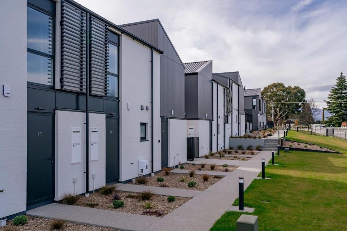 Alps And Lake Retreat Wanaka Albert Town Extérieur photo
