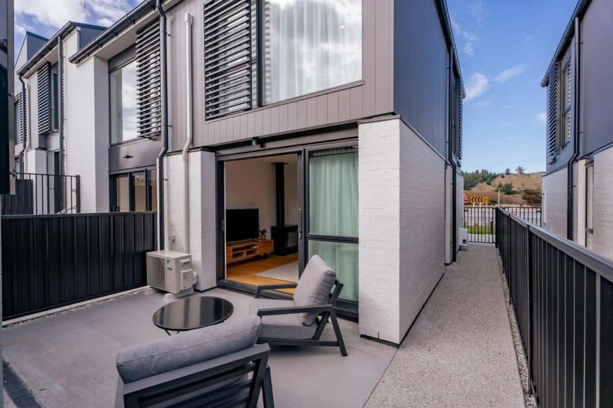 Alps And Lake Retreat Wanaka Albert Town Extérieur photo